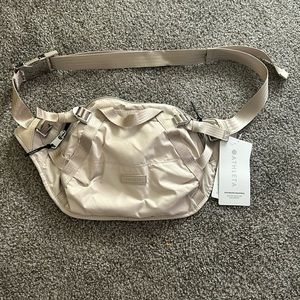 Athleta excursions waist bag